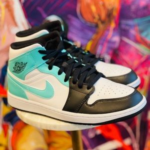 Nike Air Jordan 1 Mid Tropical Twist Mens 10.5 gently worn once